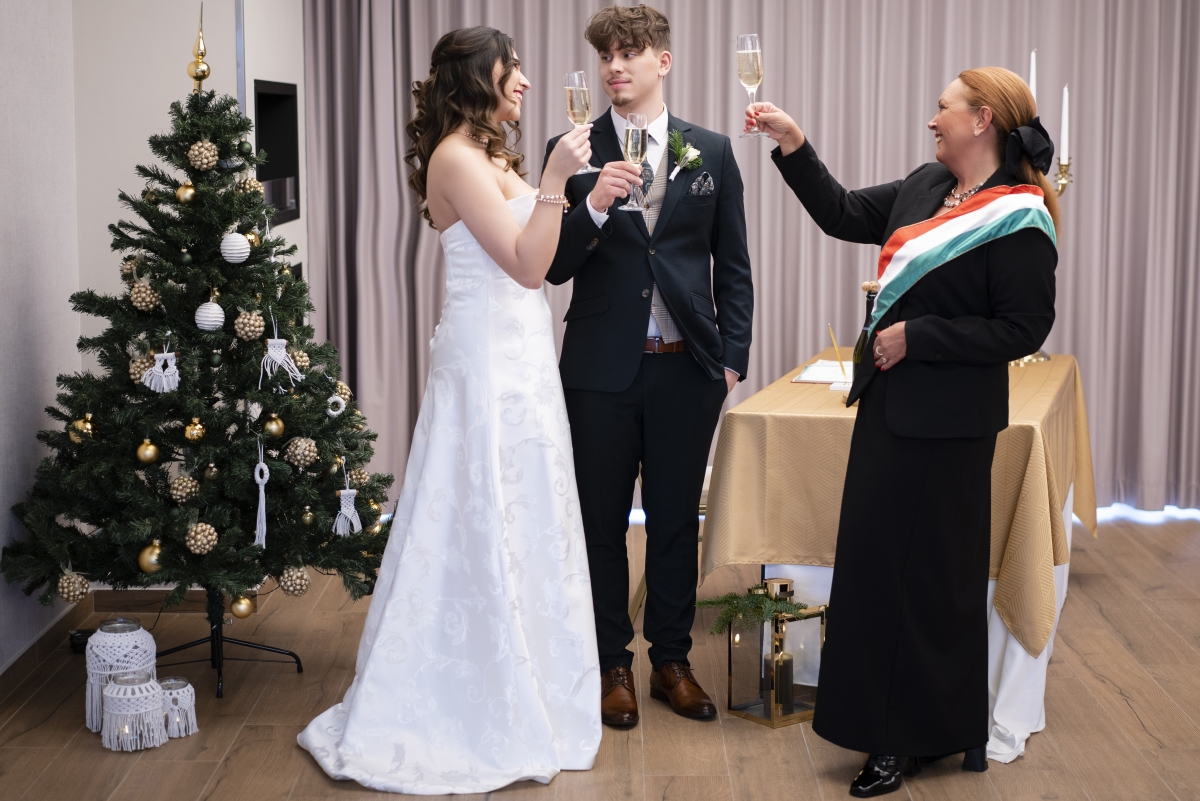 Pintér Andrea szertartásvezető