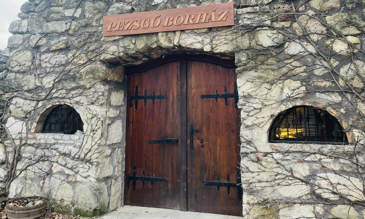 Pezsgő Borház Etyek