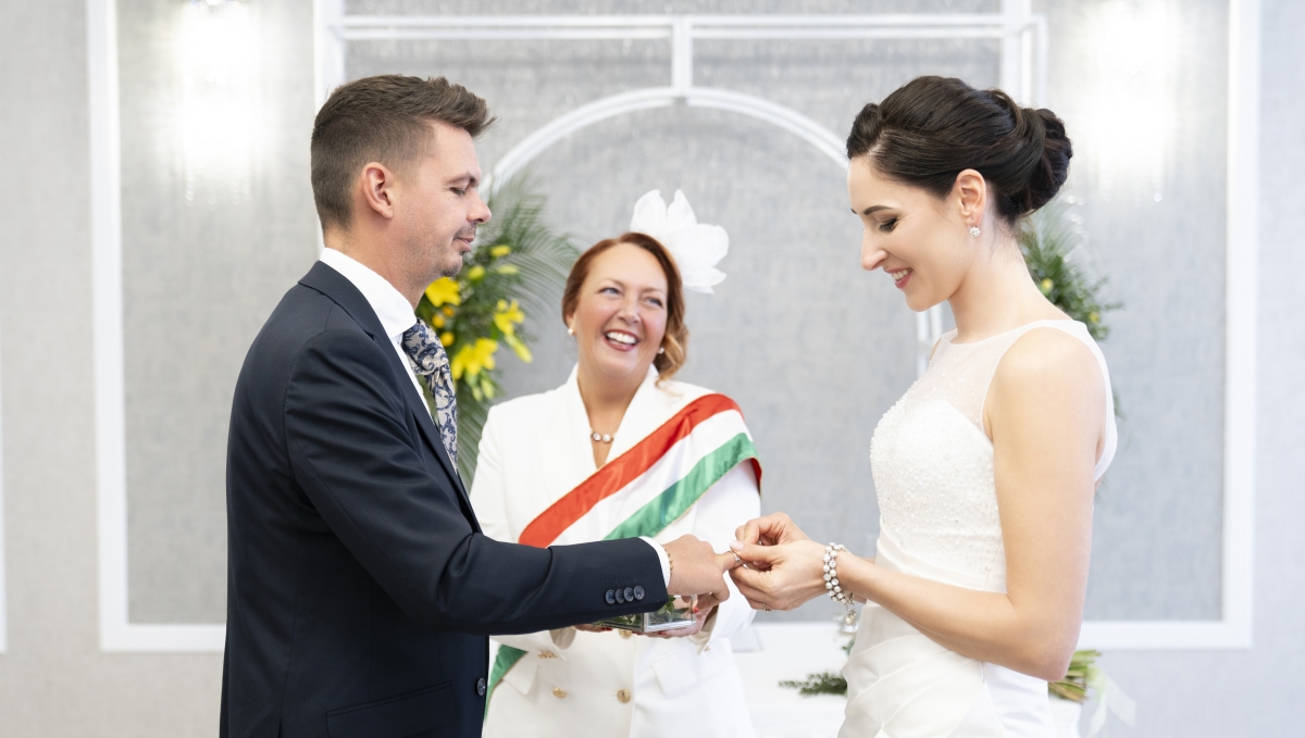 Pintér Andrea szertartásvezető