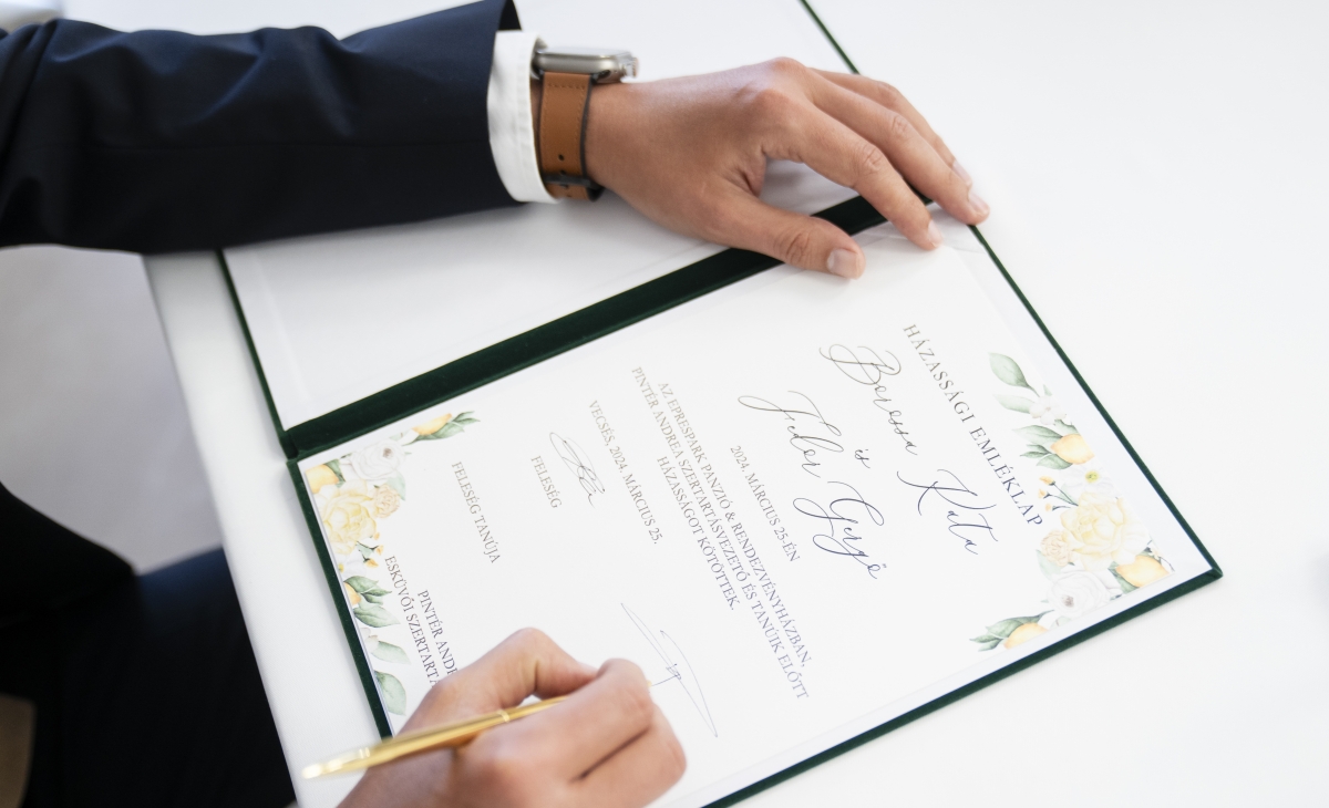 Pintér Andrea szertartásvezető