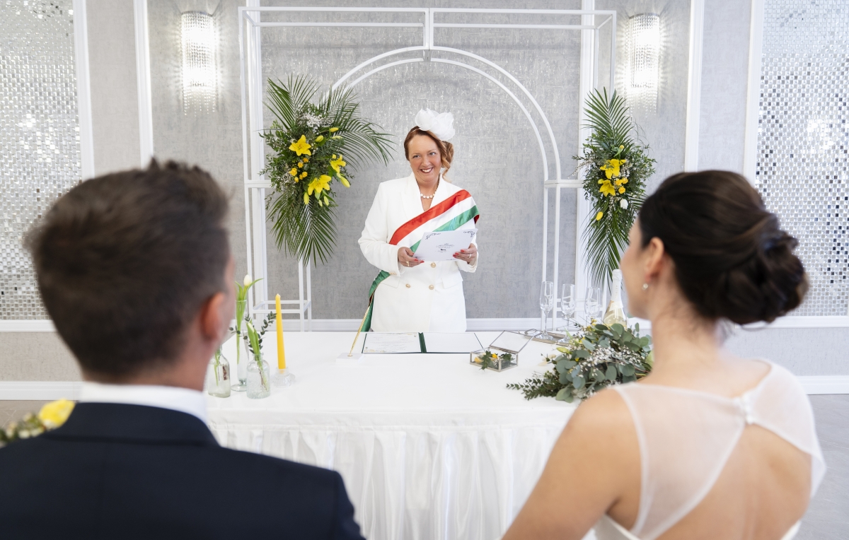 Pintér Andrea szertartásvezető