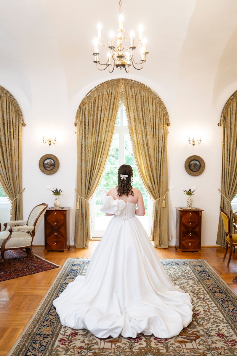 Lautner Bridal Couture menyasszonyi ruha