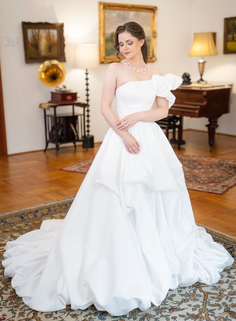 Lautner Bridal Couture menyasszonyi ruha