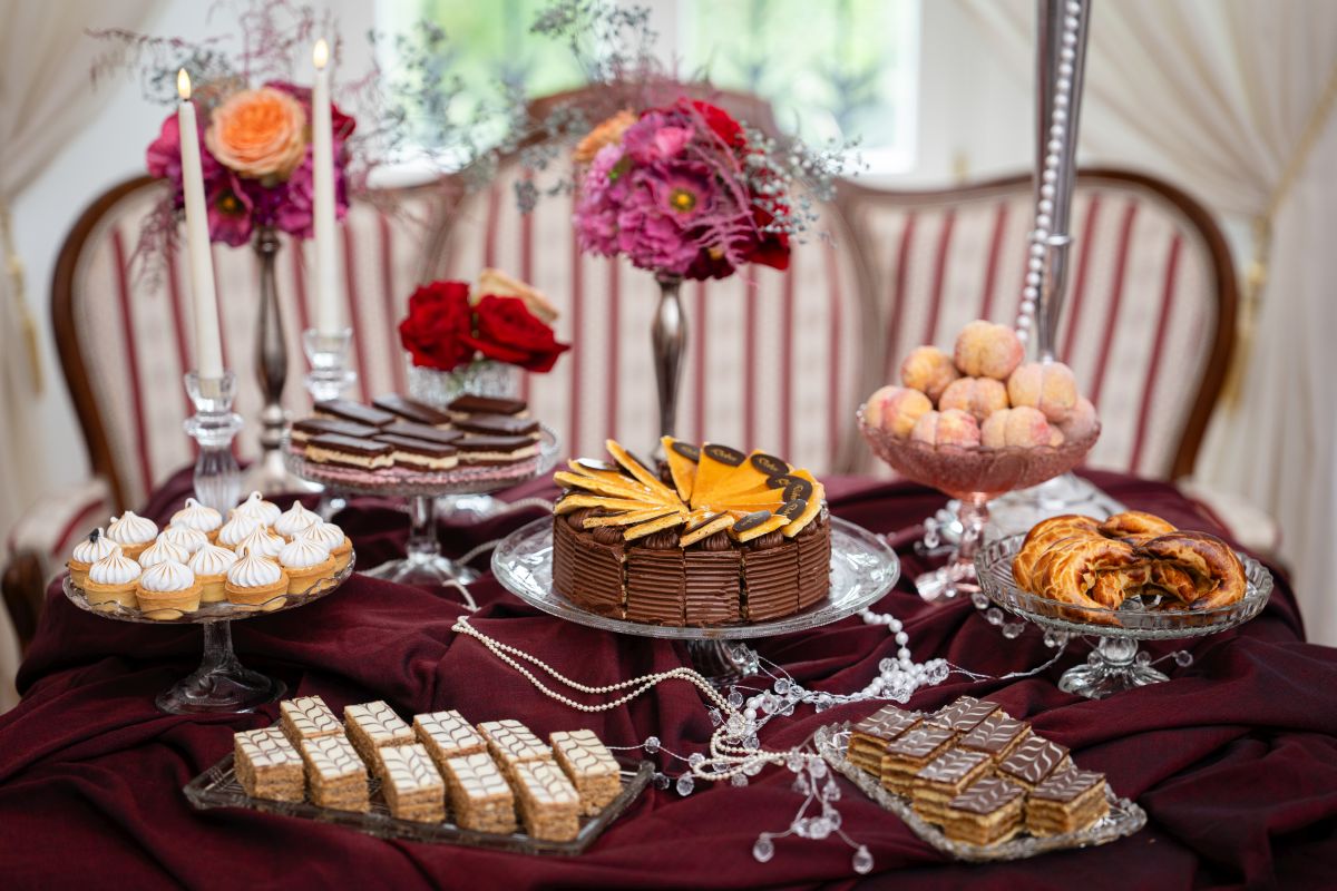 Lizi Cakery desszertasztal