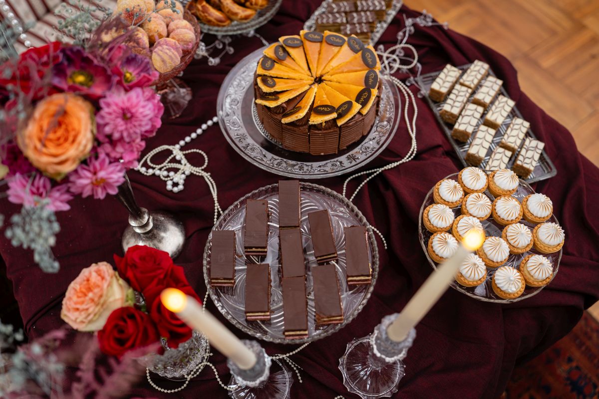Lizi Cakery desszertasztal